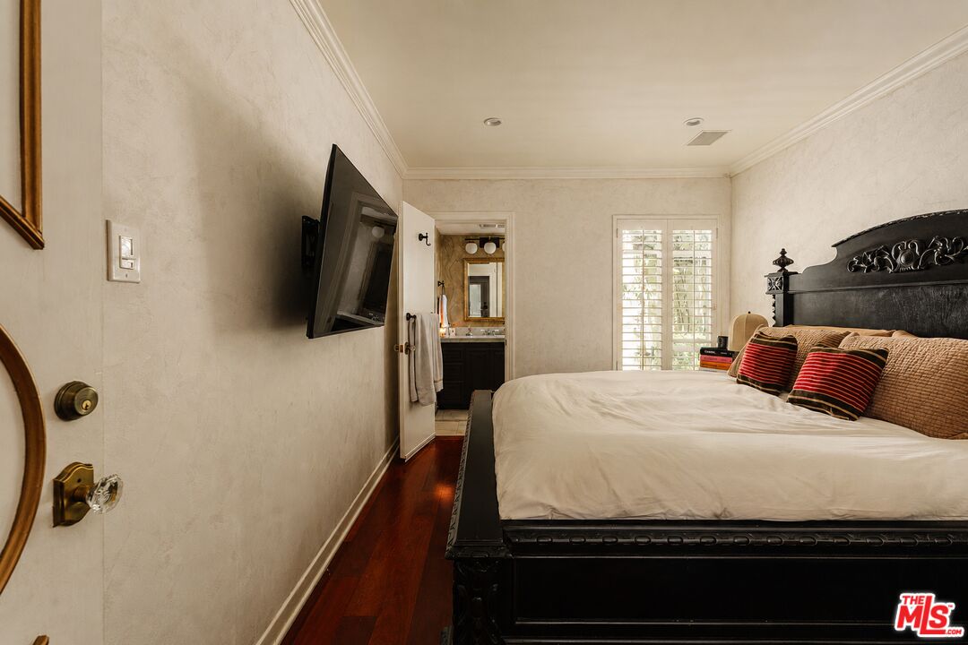 1219 Sunset Plaza Dr Unit: 3