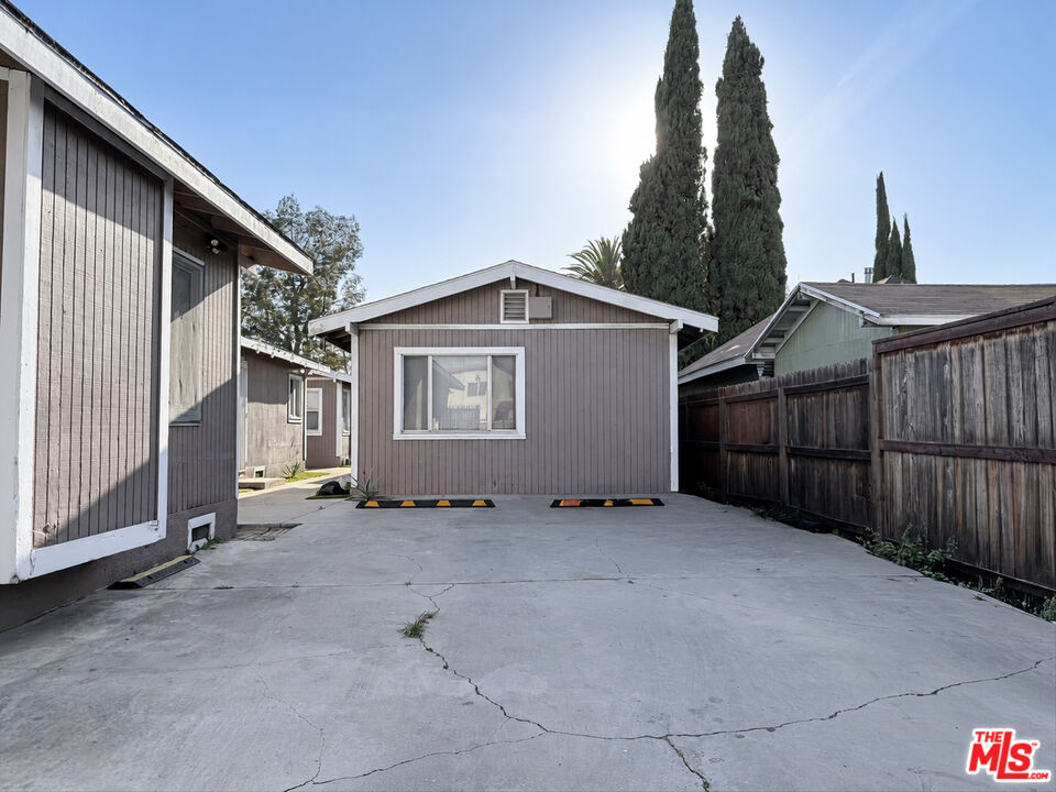 740 Daisy Ave