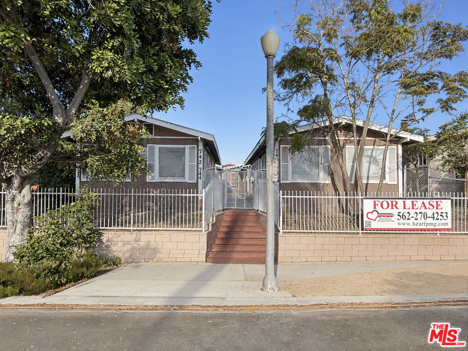740 Daisy Ave