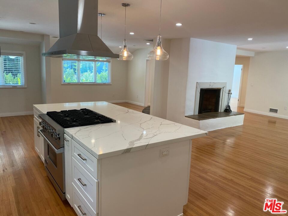 2201 Coldwater Canyon Dr