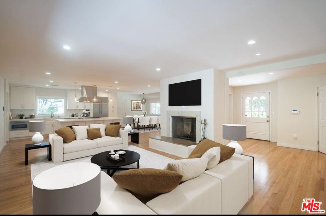 2201 Coldwater Canyon Dr