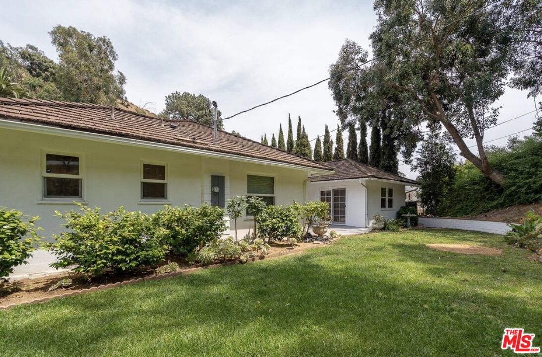2201 Coldwater Canyon Dr