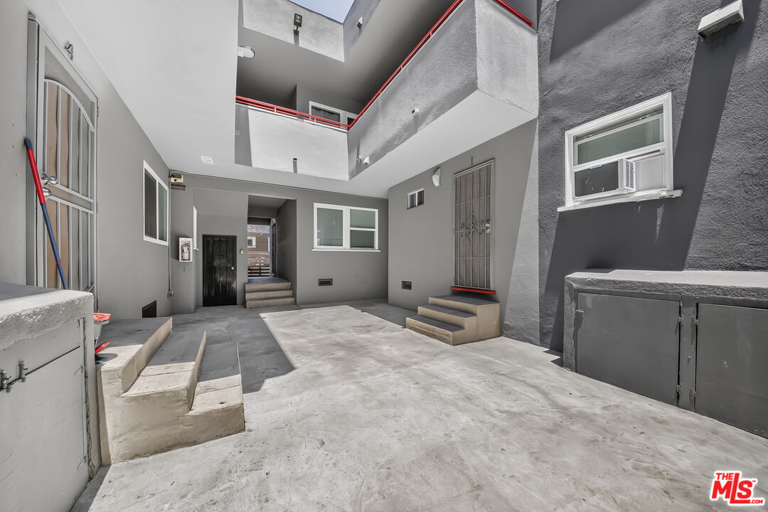 727 Olive Ave