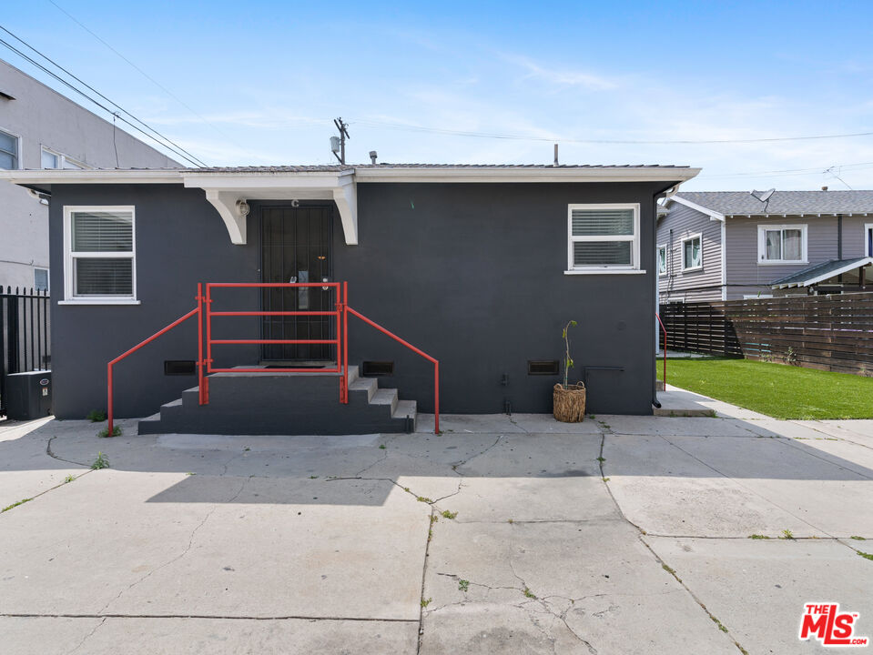 727 Olive Ave