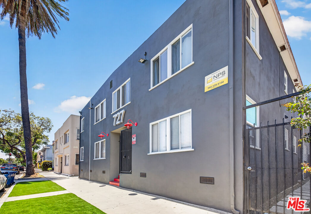 727 Olive Ave