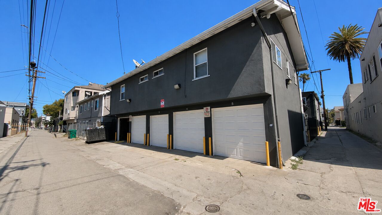 727 Olive Ave