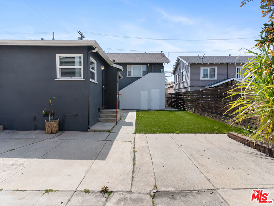 727 Olive Ave