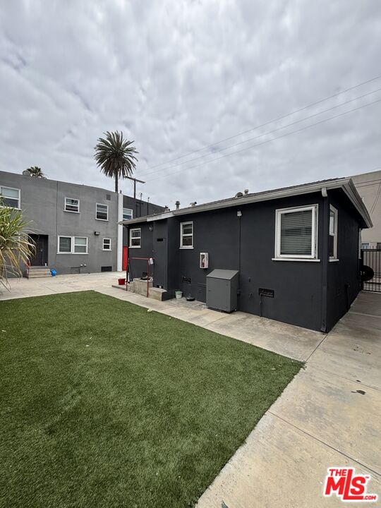 727 Olive Ave