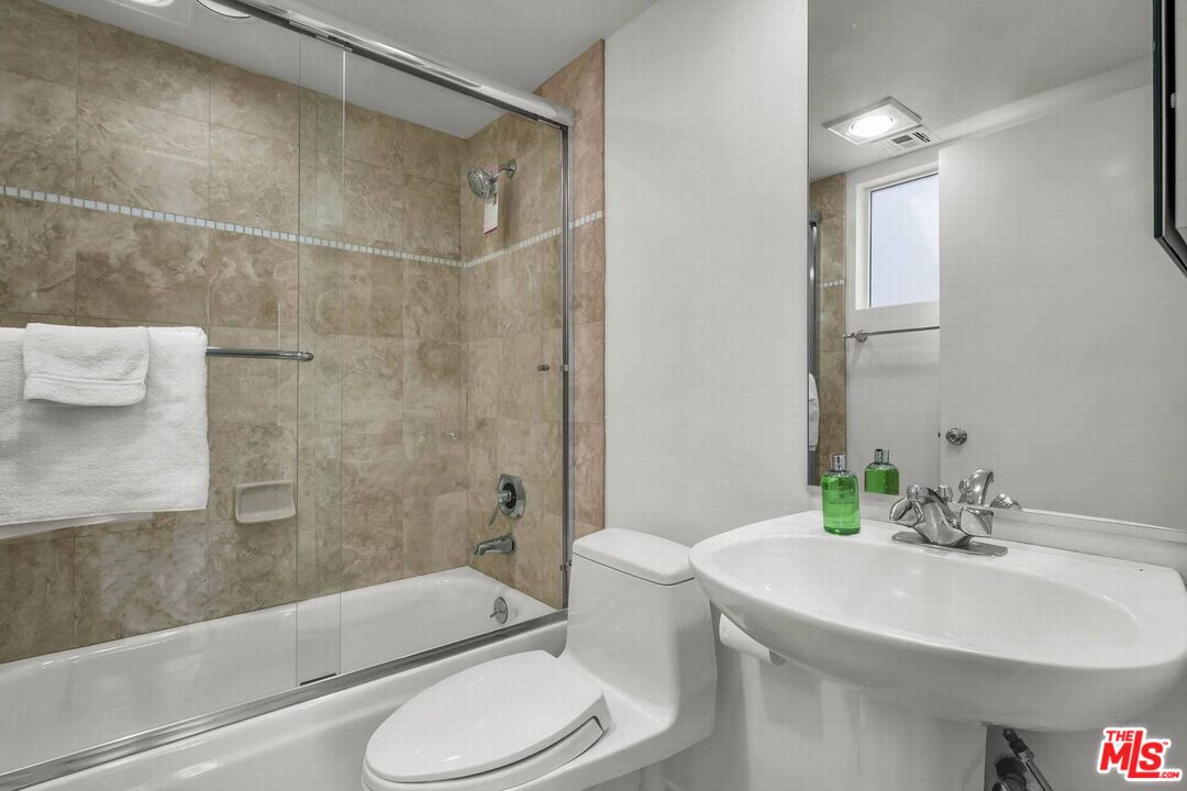 1735 Malcolm Ave Unit: H