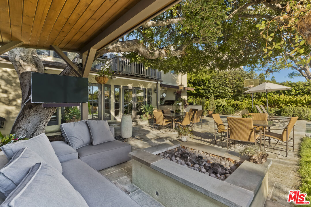 2855 Club Dr
