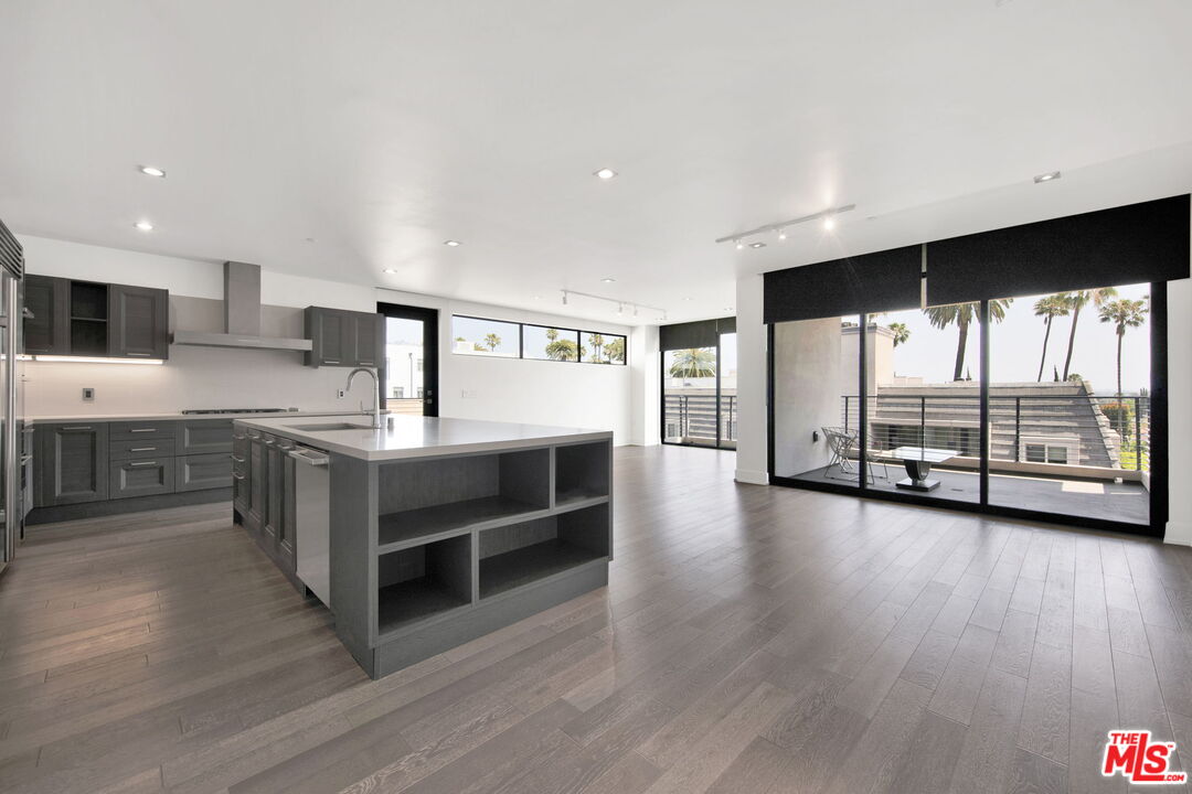 432 N Oakhurst Dr Unit: 402