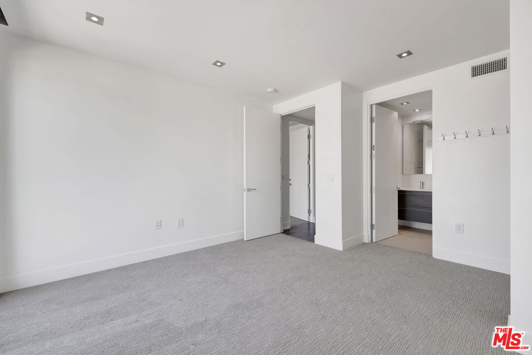 432 N Oakhurst Dr Unit: 402