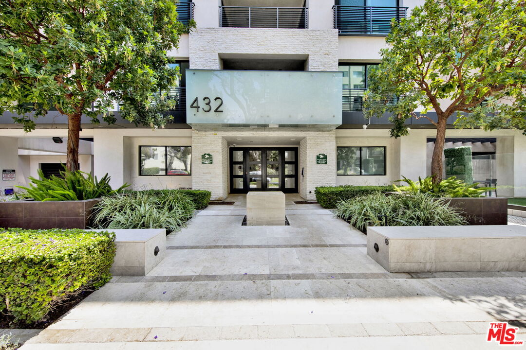 432 N Oakhurst Dr Unit: 402