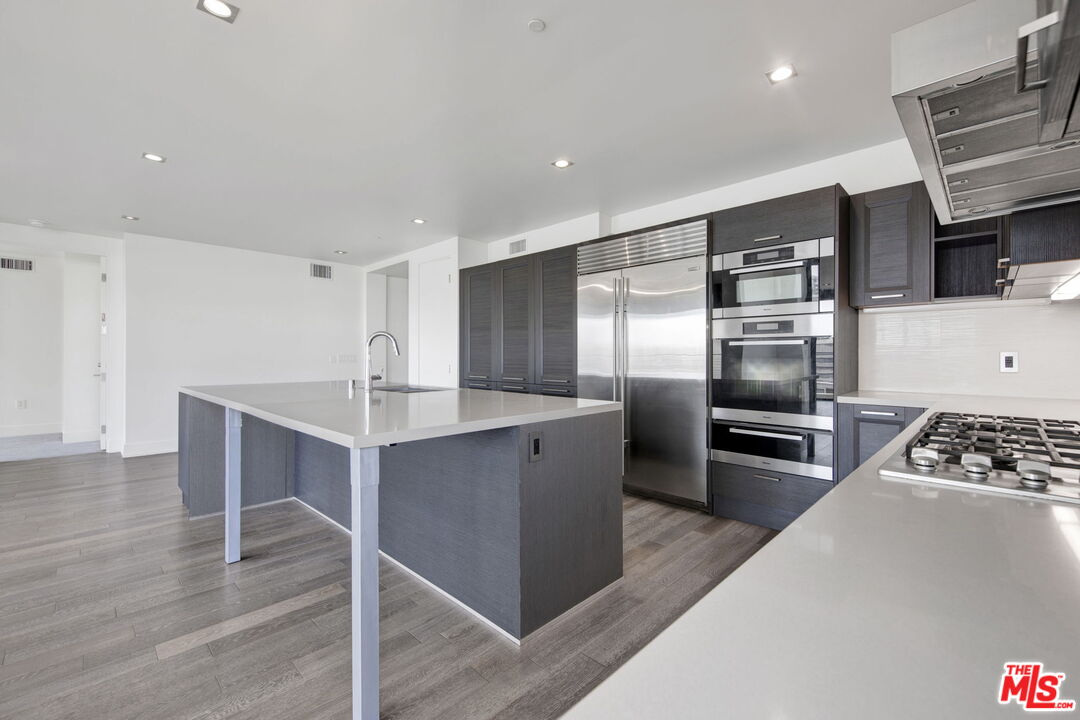 432 N Oakhurst Dr Unit: 402