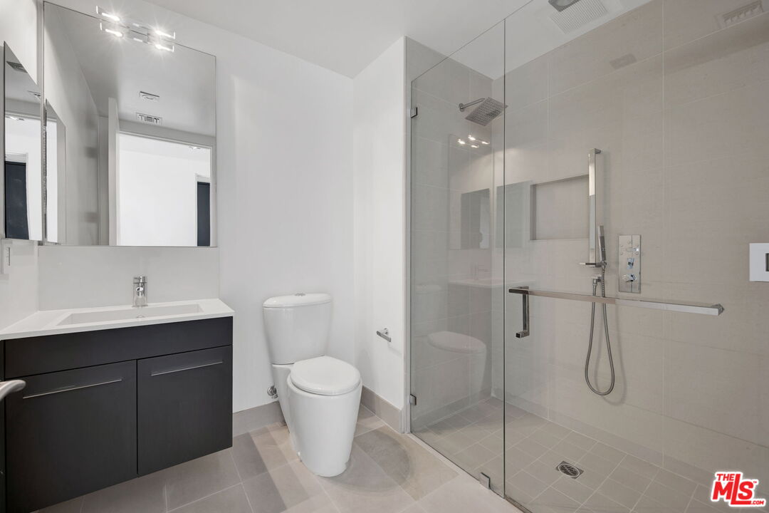 432 N Oakhurst Dr Unit: 402