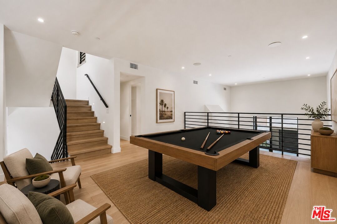 917 Hilldale Ave Unit: 1/2