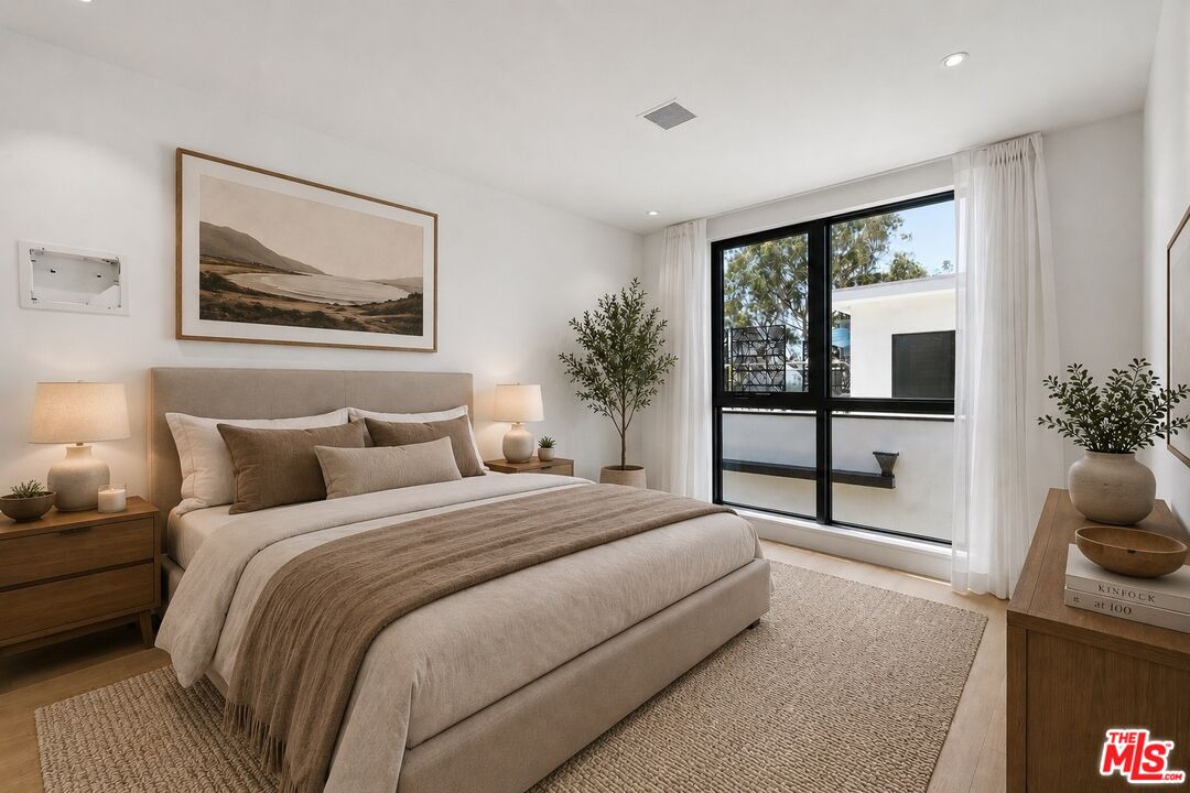 917 Hilldale Ave Unit: 1/2