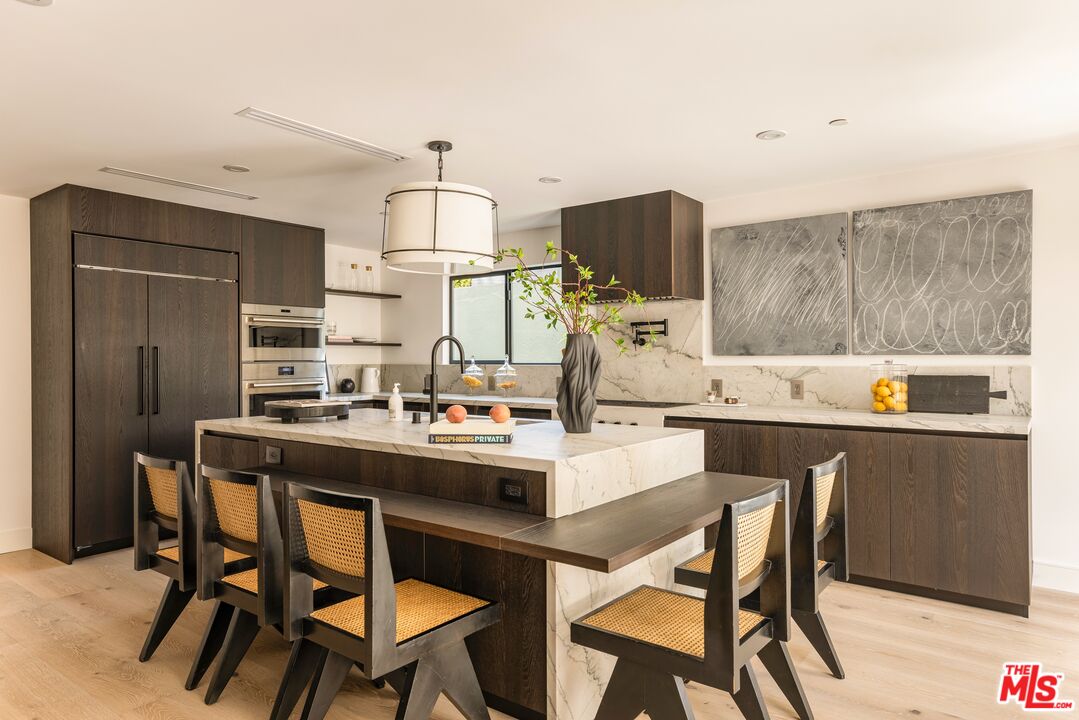 922 West Knoll Dr