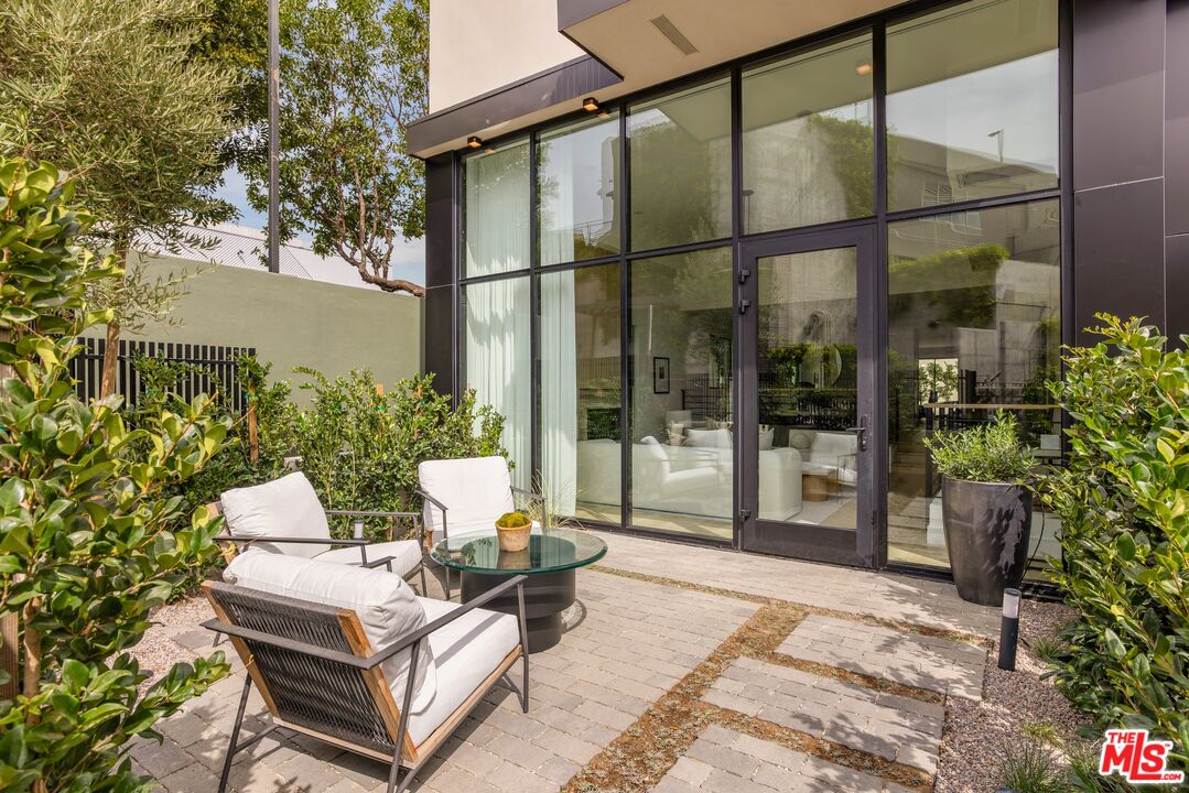 922 West Knoll Dr