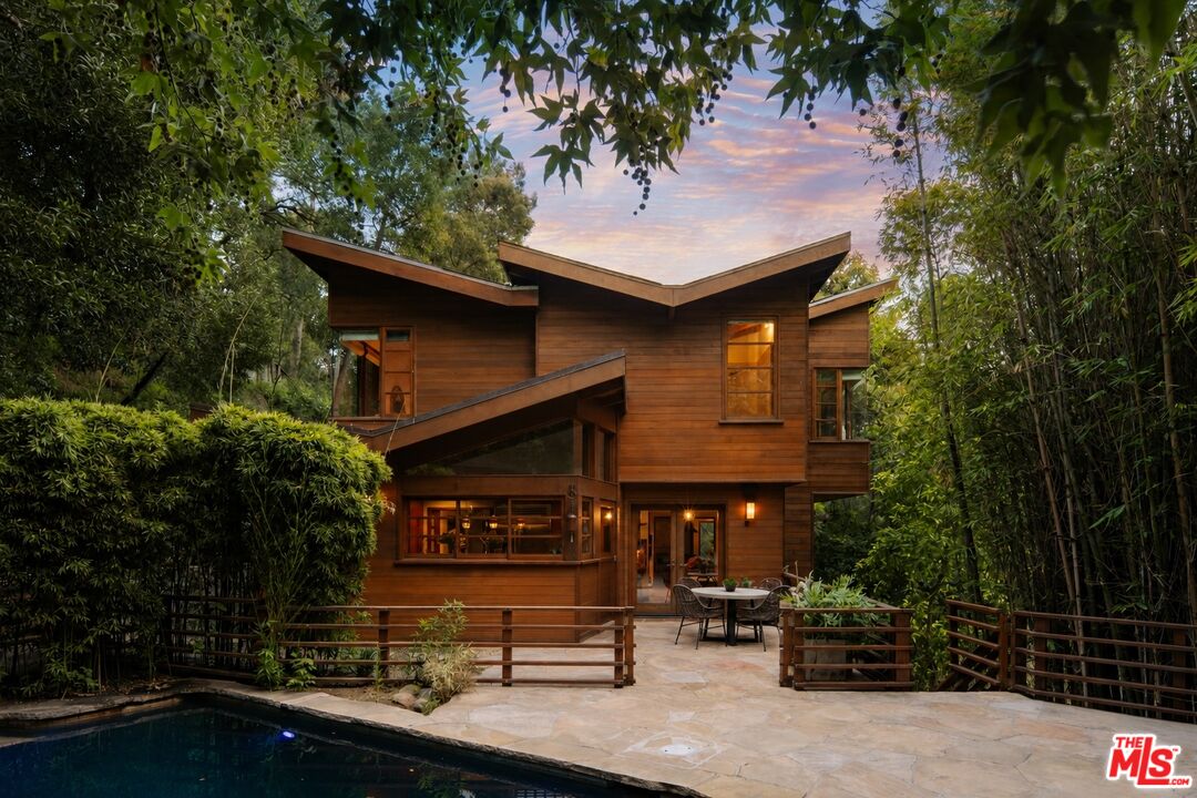 2424 Nichols Canyon Rd