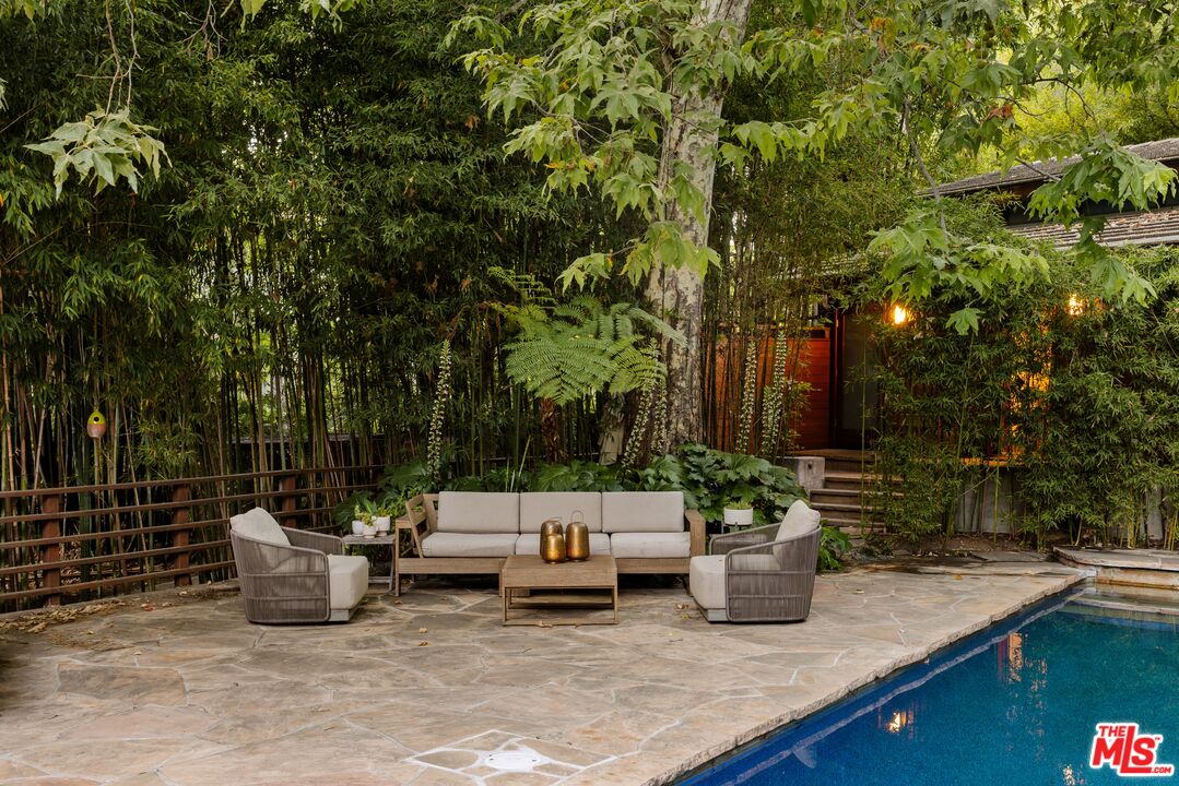 2424 Nichols Canyon Rd