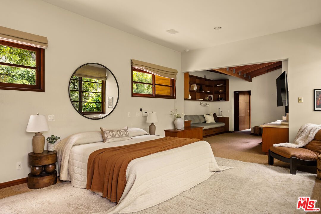 2424 Nichols Canyon Rd