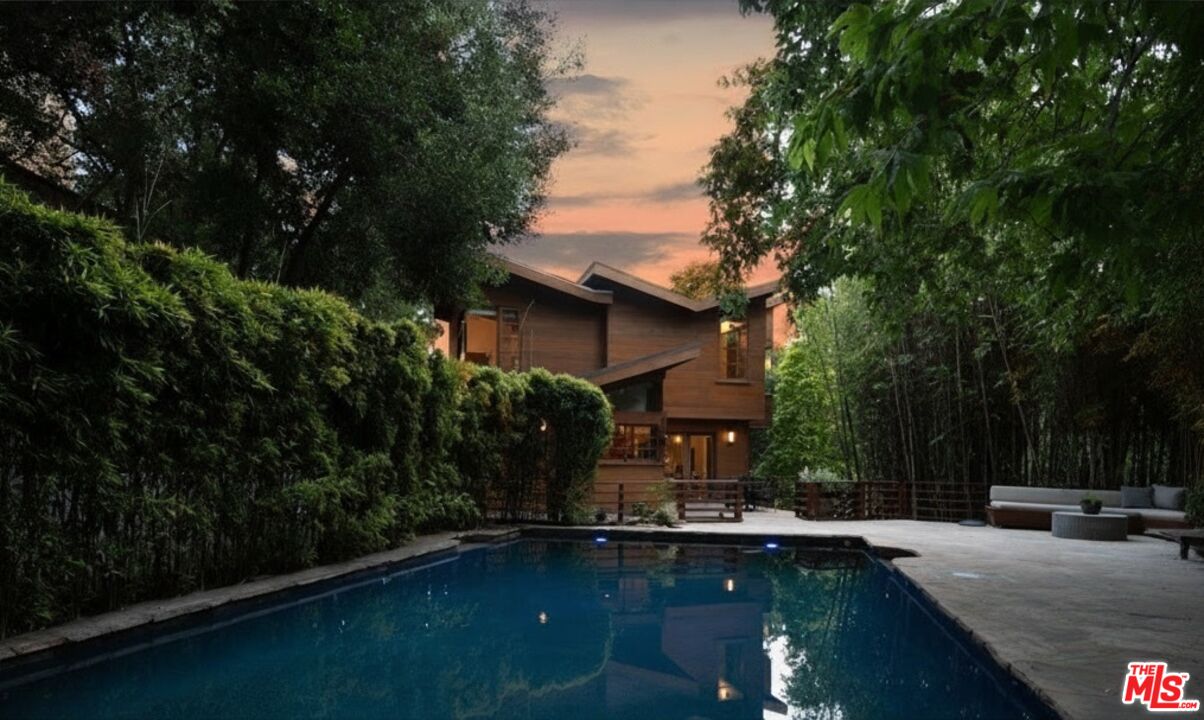 2424 Nichols Canyon Rd