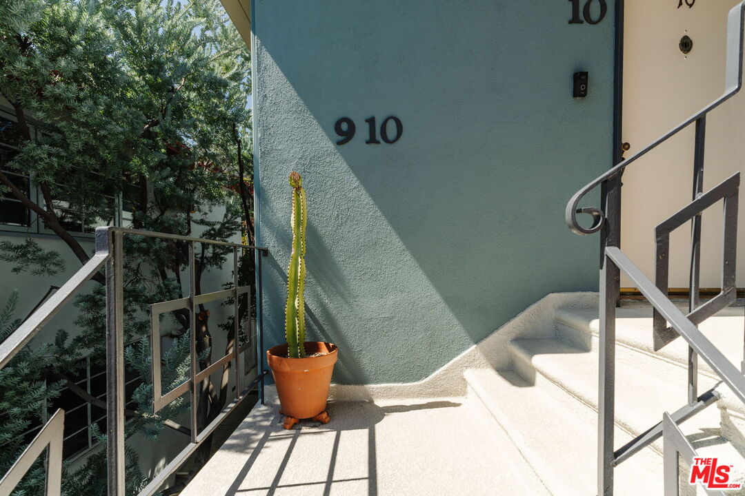 4501 Finley Ave Unit: 10