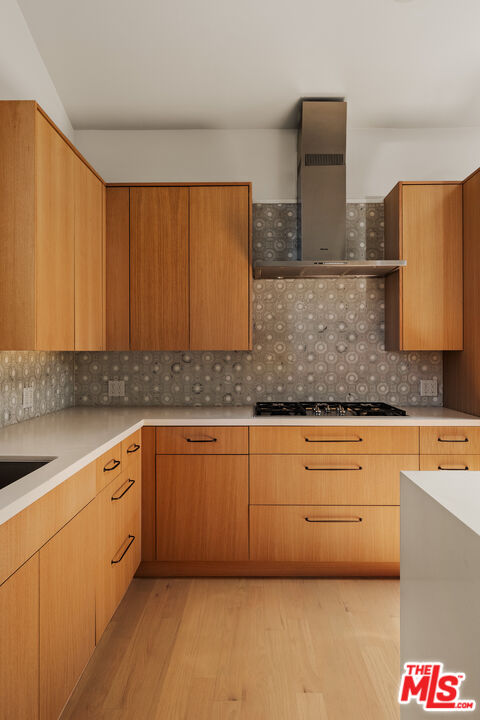 647 Toyopa Dr