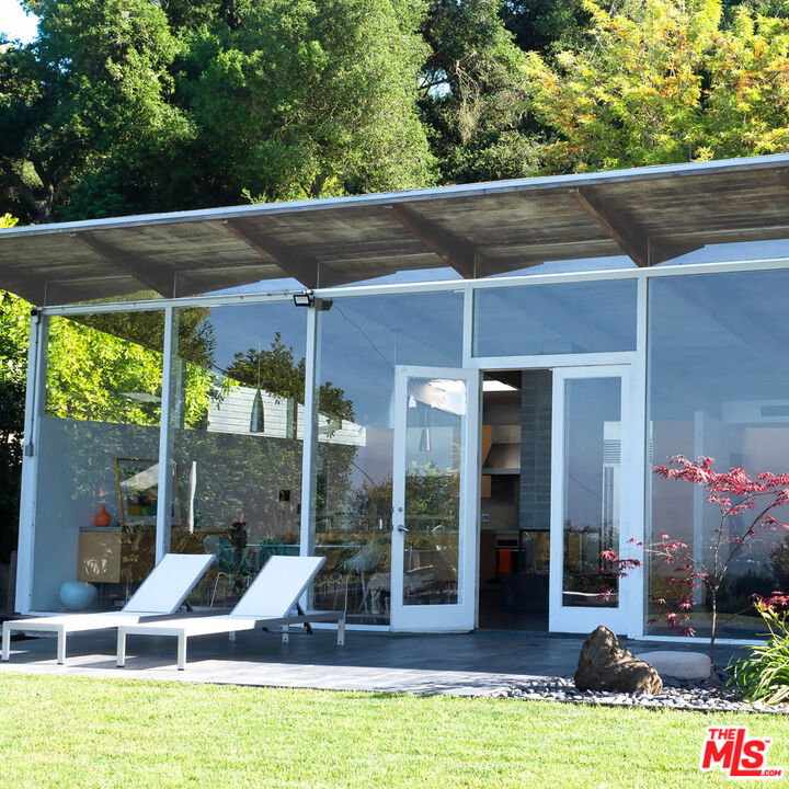 15146 Mulholland Dr