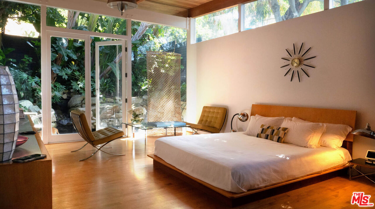 15146 Mulholland Dr