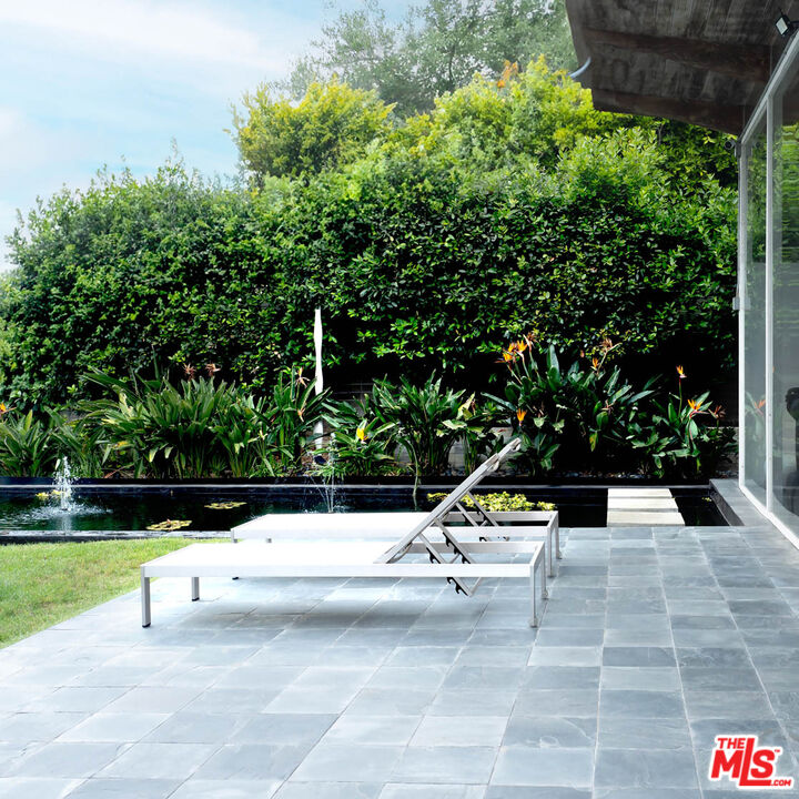 15146 Mulholland Dr