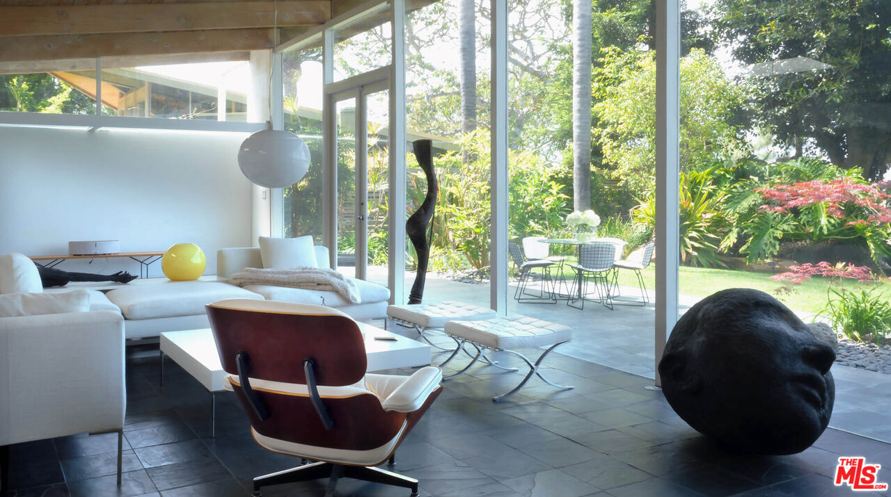 15146 Mulholland Dr