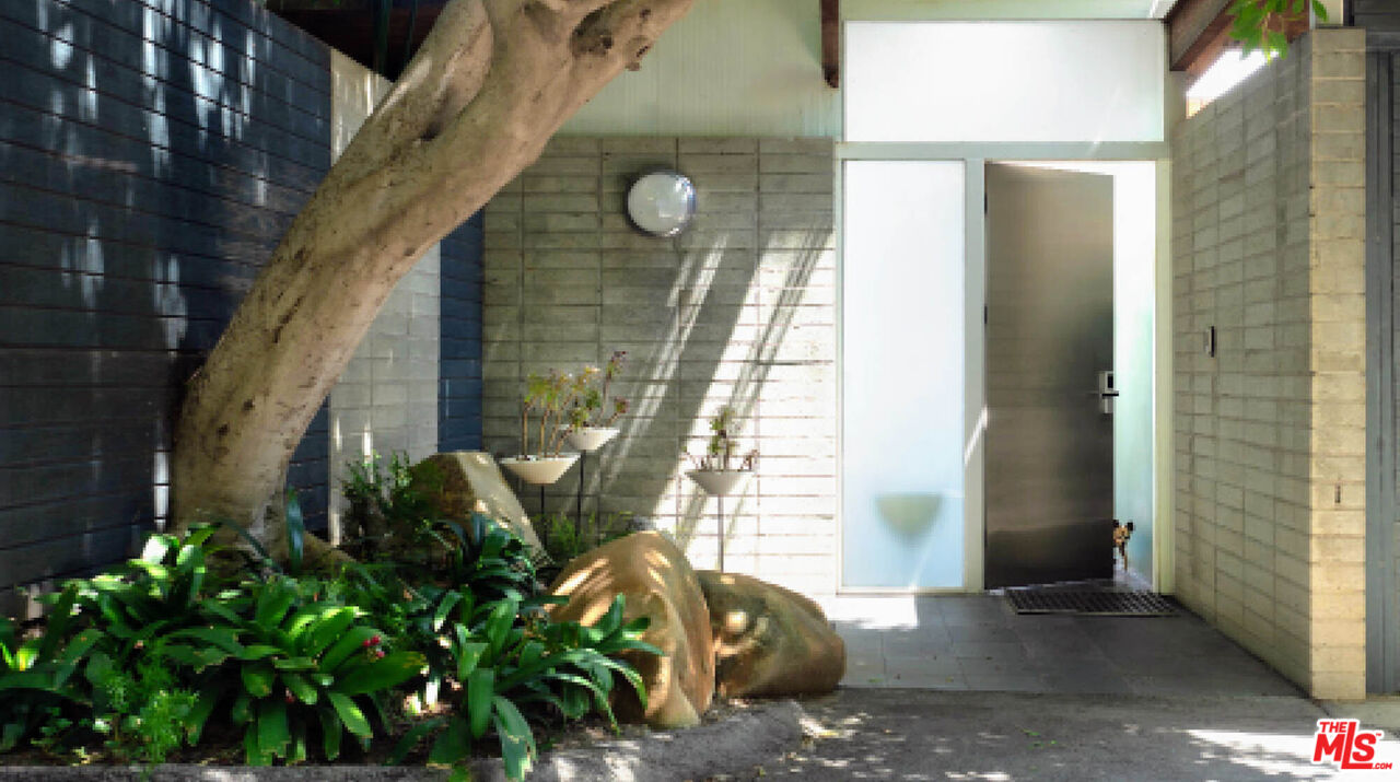 15146 Mulholland Dr