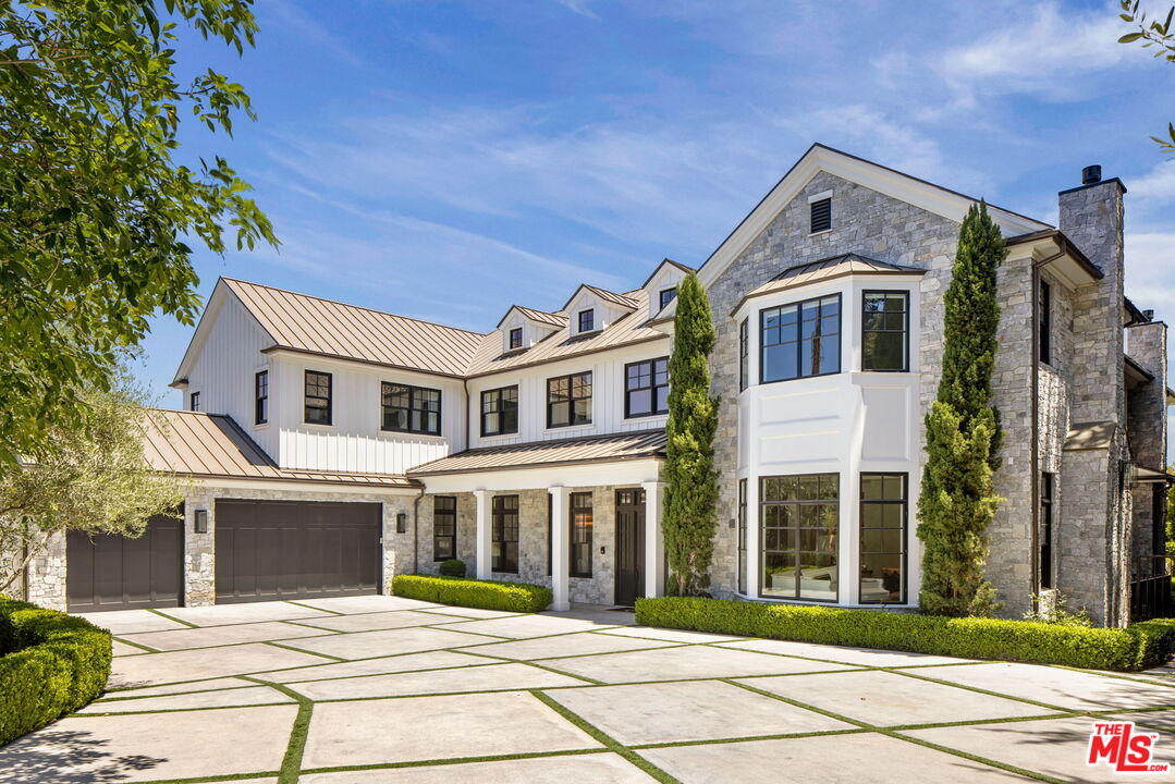 22 Oakmont Dr