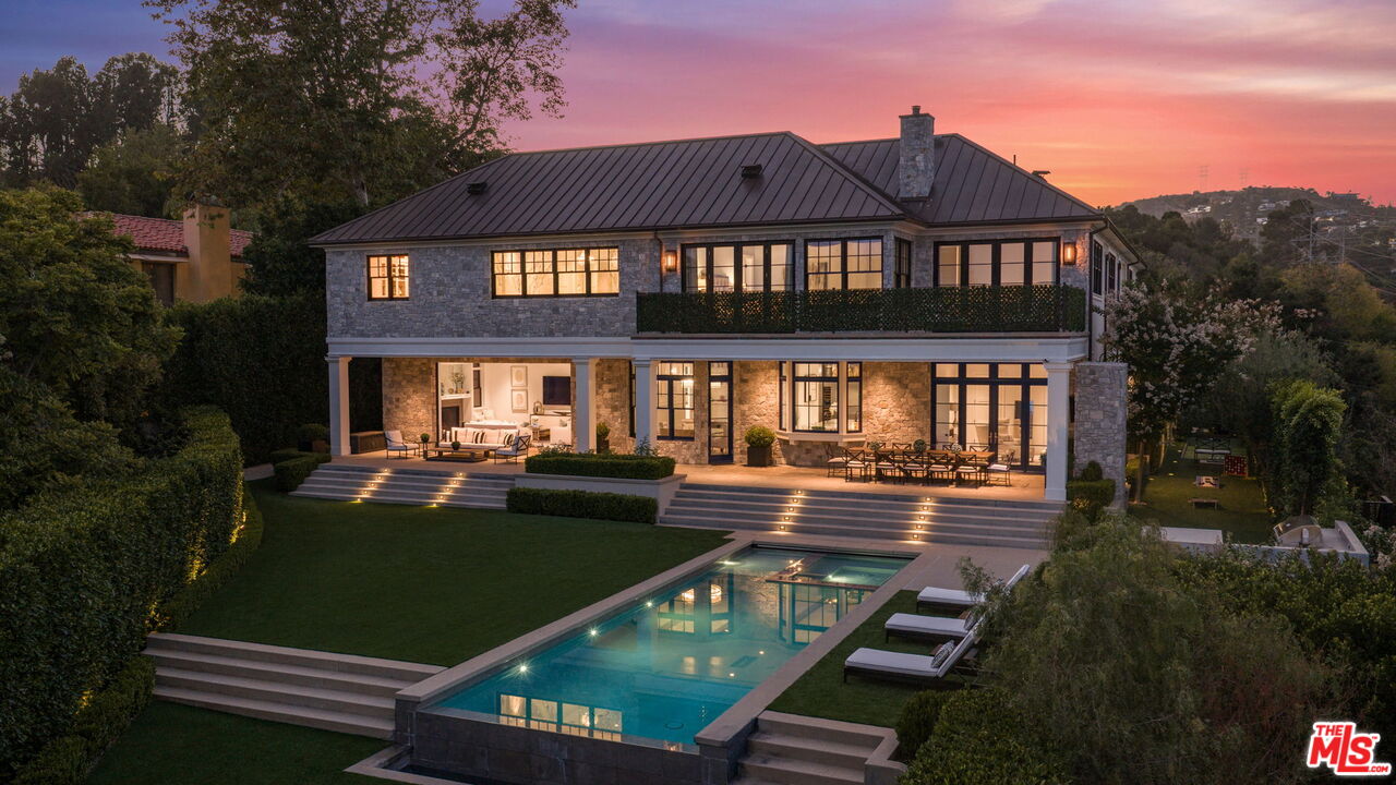 22 Oakmont Dr