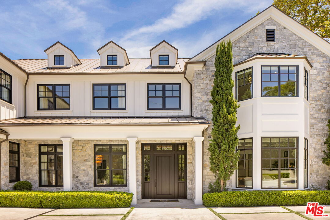 22 Oakmont Dr