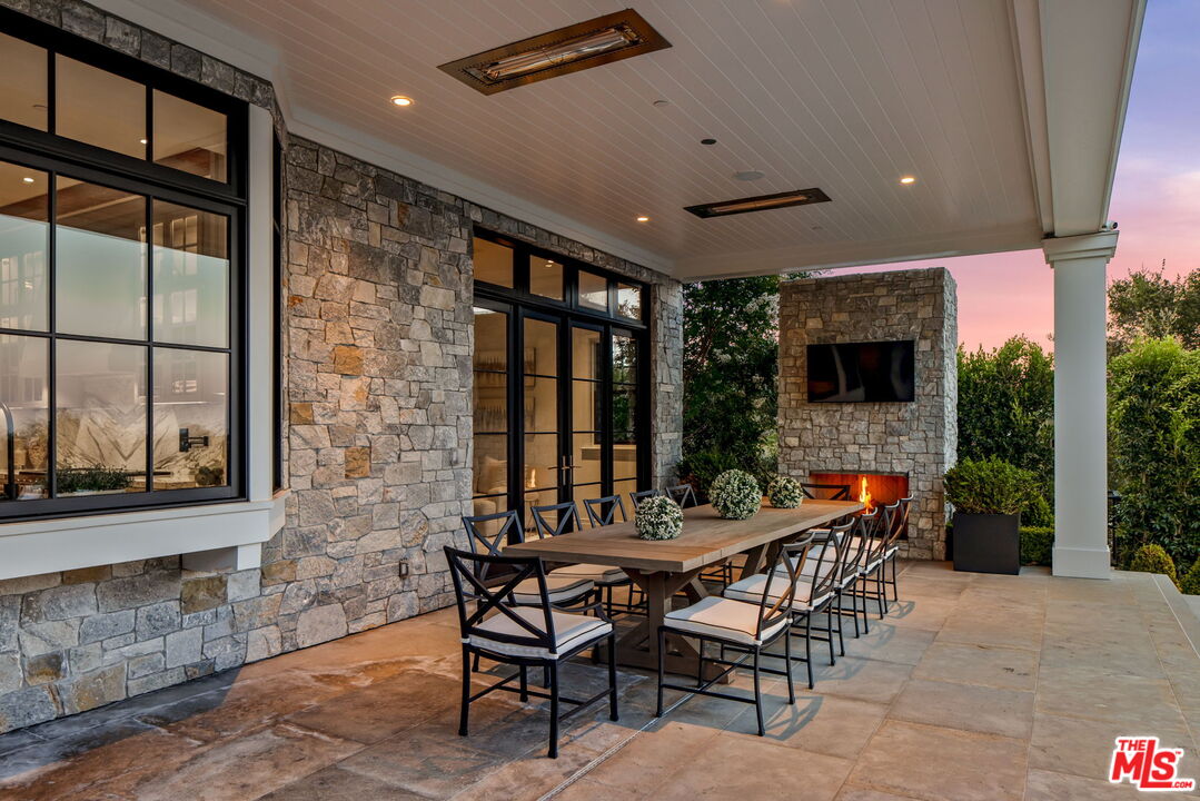 22 Oakmont Dr