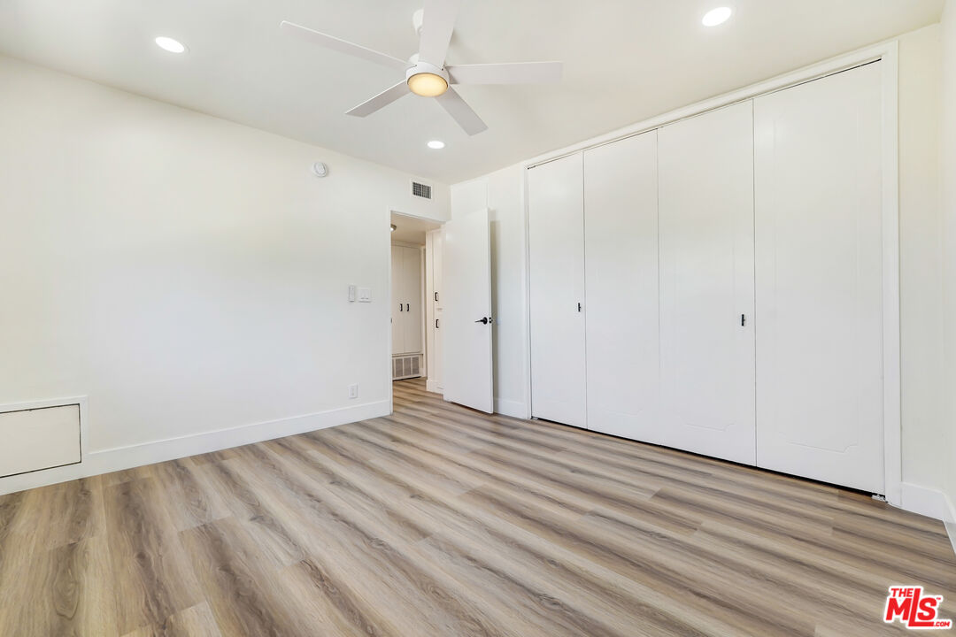 8208 Romaine St Unit: 4
