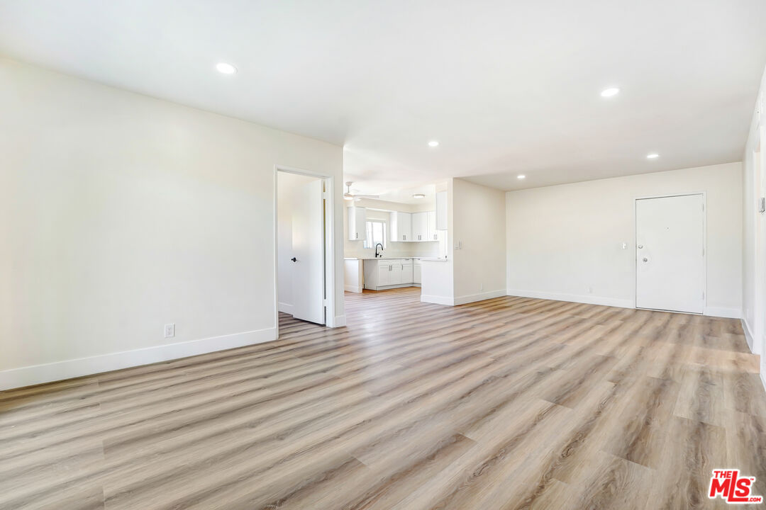 8208 Romaine St Unit: 4