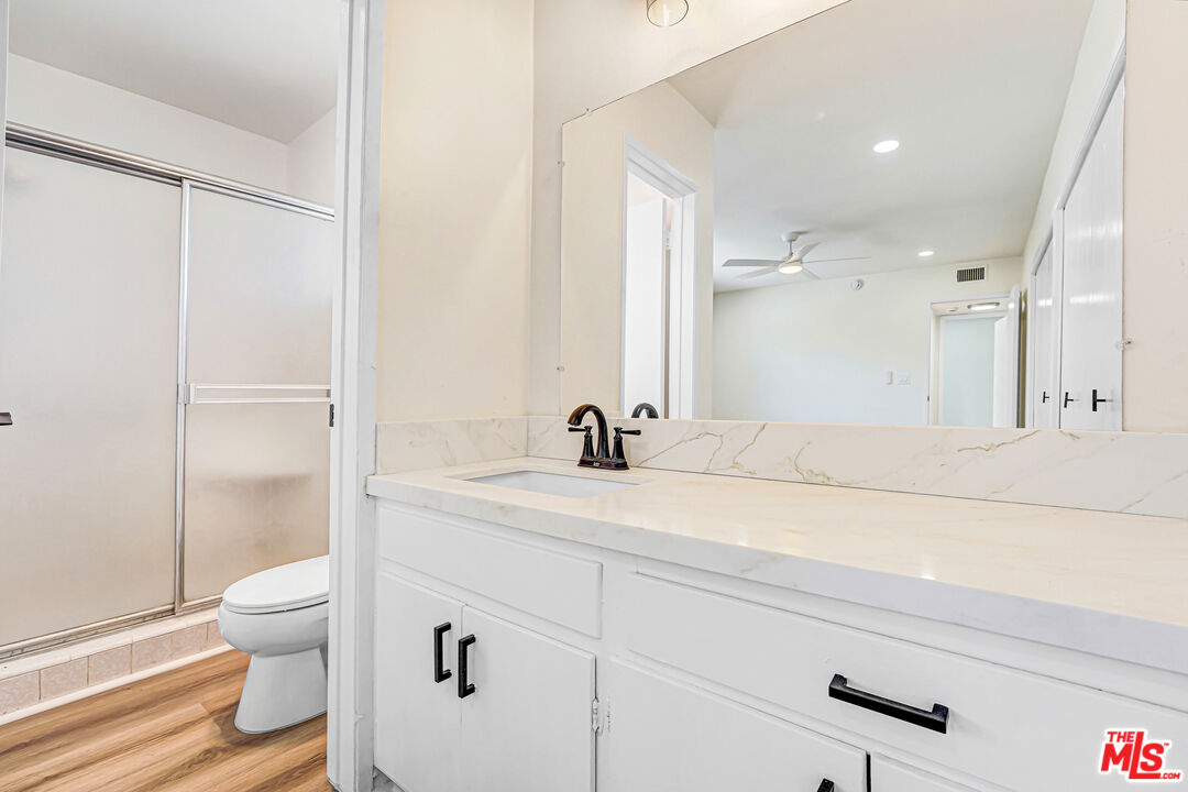 8208 Romaine St Unit: 4