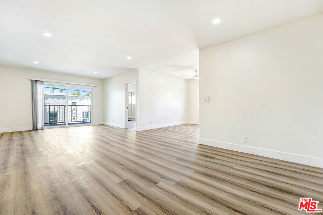 8208 Romaine St Unit: 4