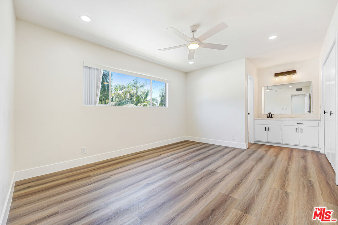 8208 Romaine St Unit: 4