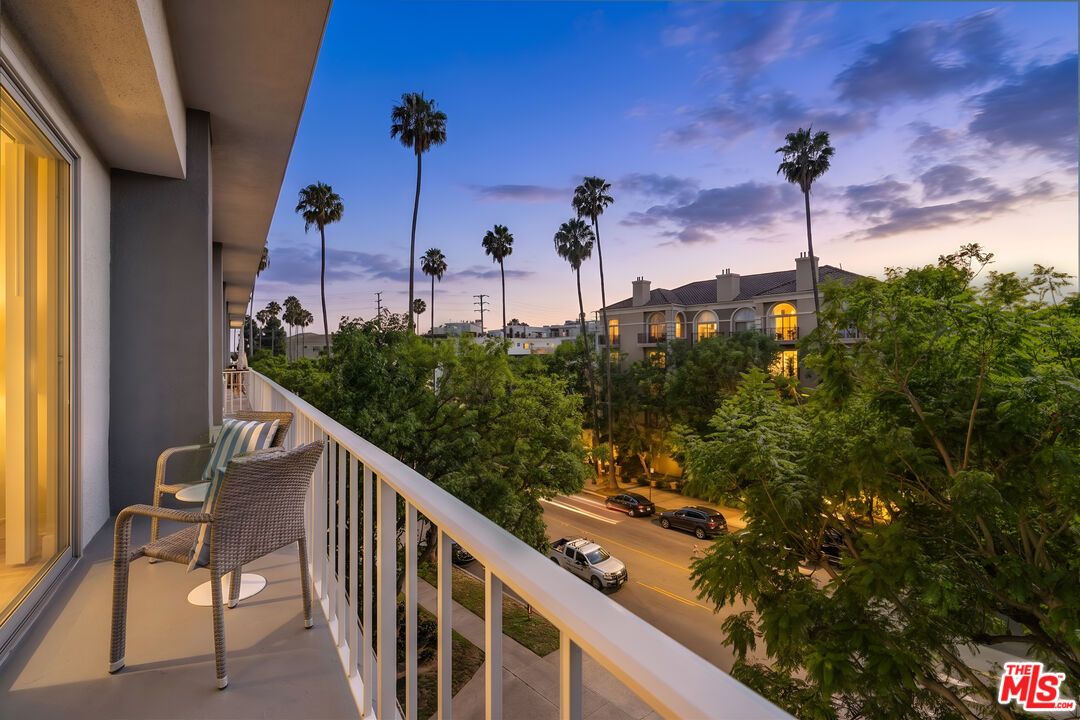 100 S Doheny Dr Unit: 402