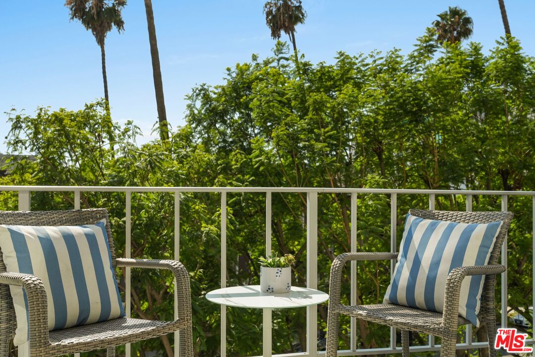 100 S Doheny Dr Unit: 402
