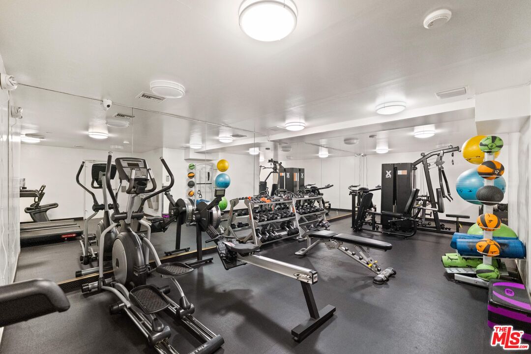 100 S Doheny Dr Unit: 402