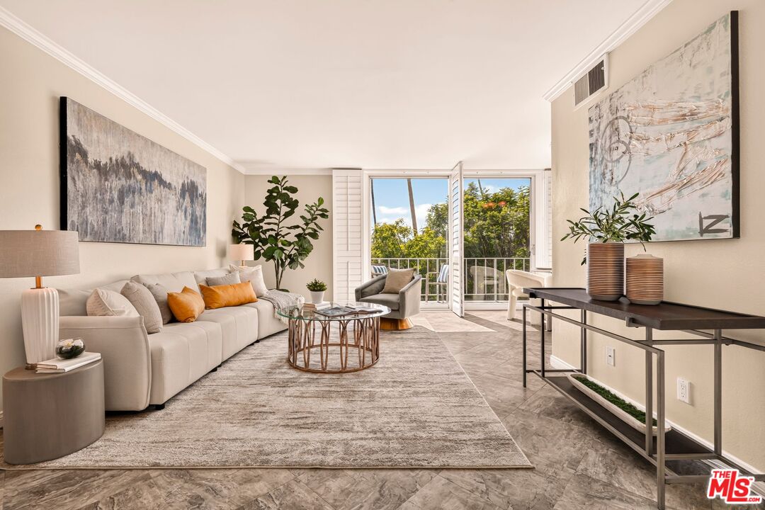 100 S Doheny Dr Unit: 402