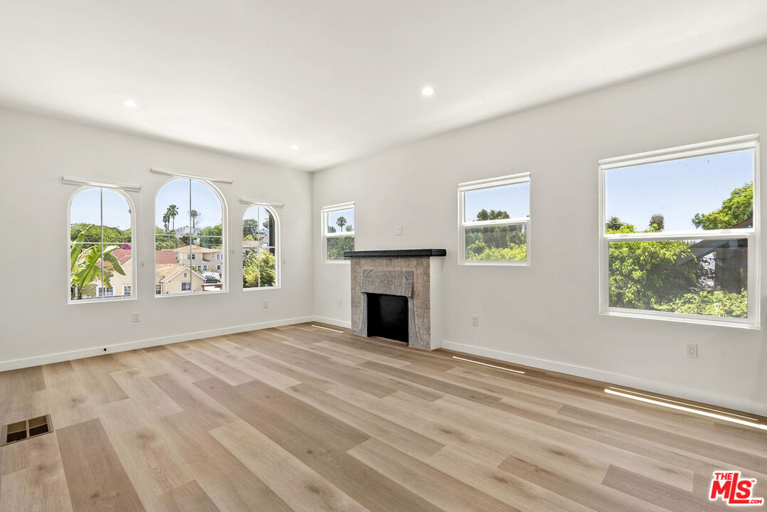 1305 Lucile Ave Unit: 1