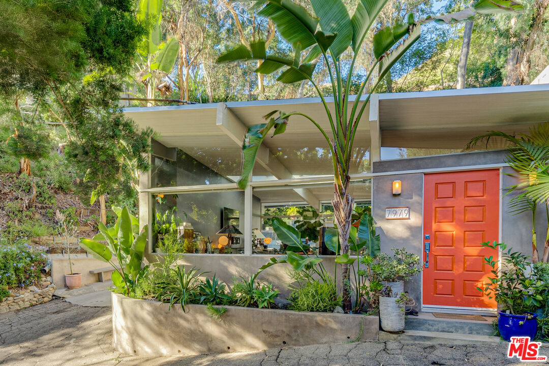 7979 Willow Glen Rd