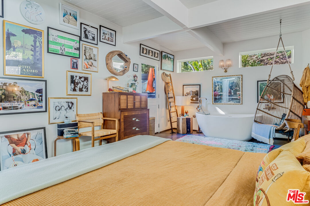 7979 Willow Glen Rd